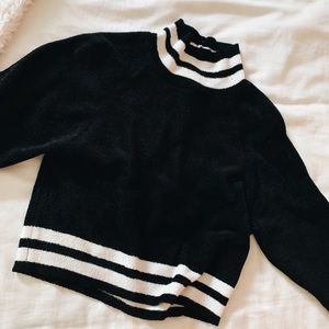 BLACK URBAN OUTFITTERS TURTLE NECK🖤